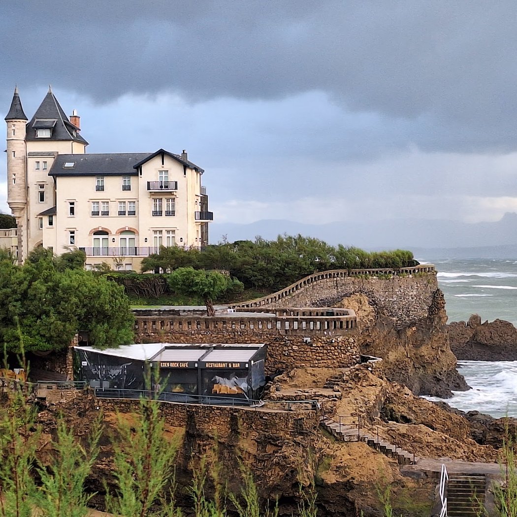 Flash Tour: Villa Belza and the Cabaret 'Le Château Basque' 2