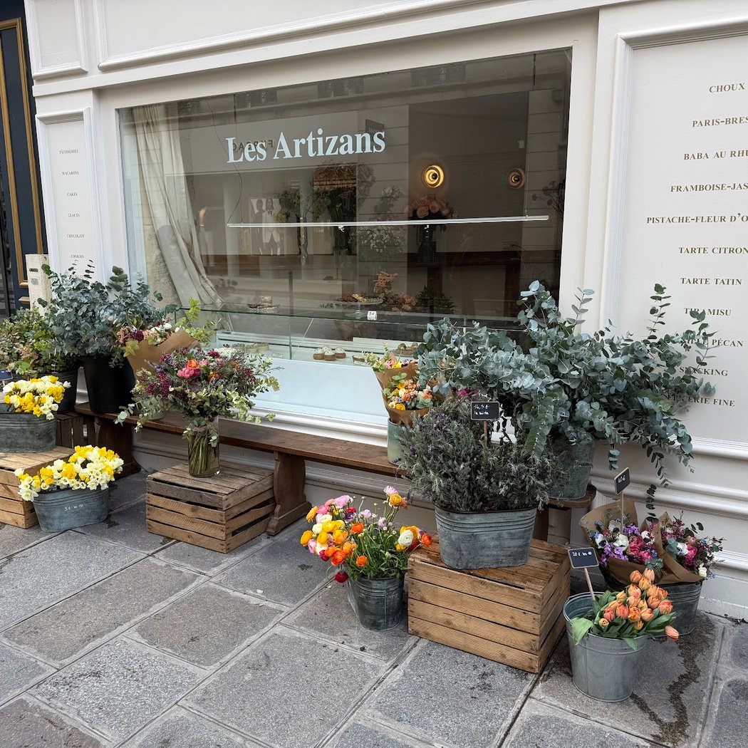 Les Artizans Coffee and flower 2
