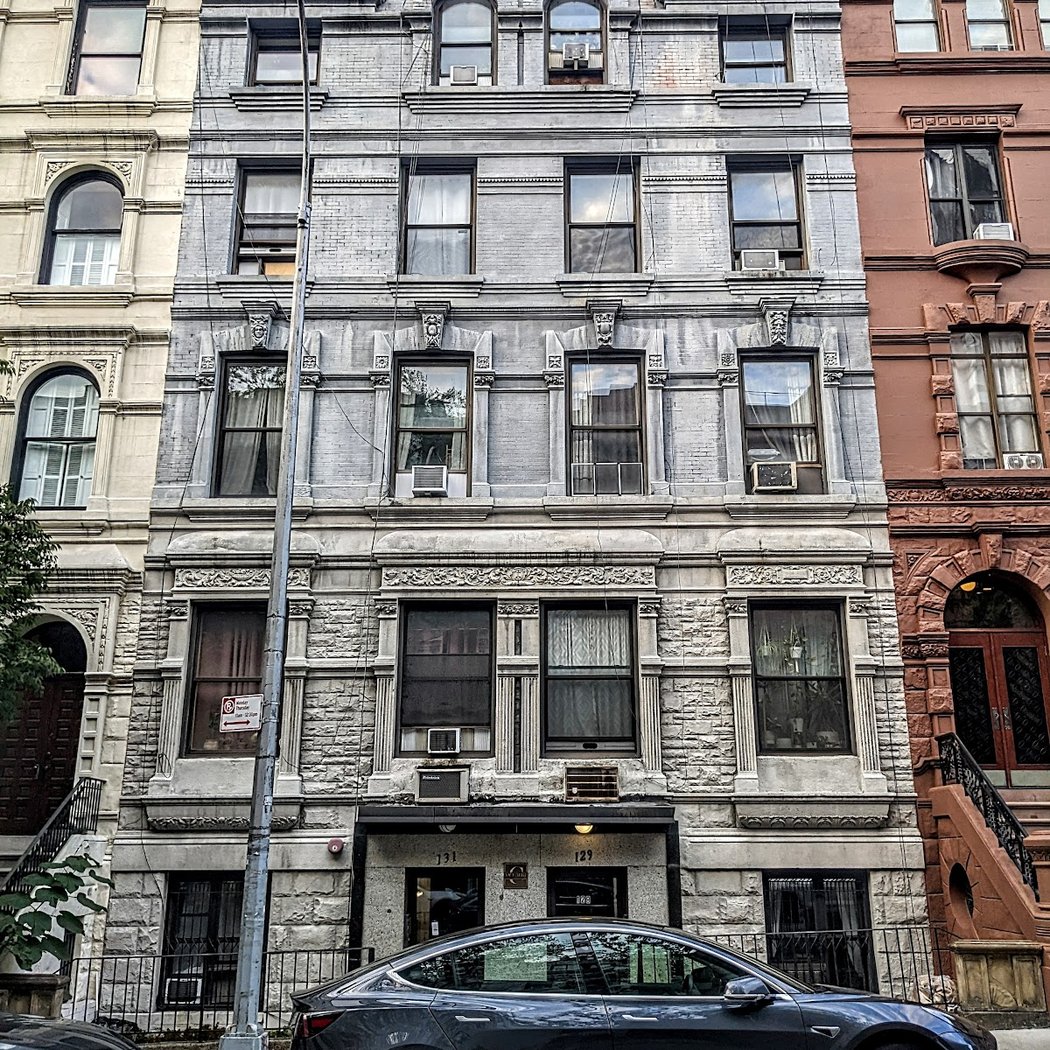 Jerry Seinfeld & Cosmo Kramer Apartment 3