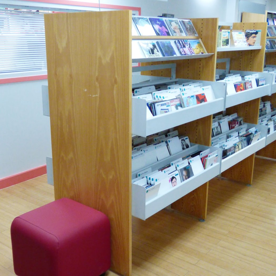 Bibliothèque Oscar Wilde 3