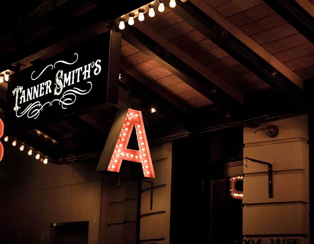 Bottomless Brunch at Tanner Smith’s 2