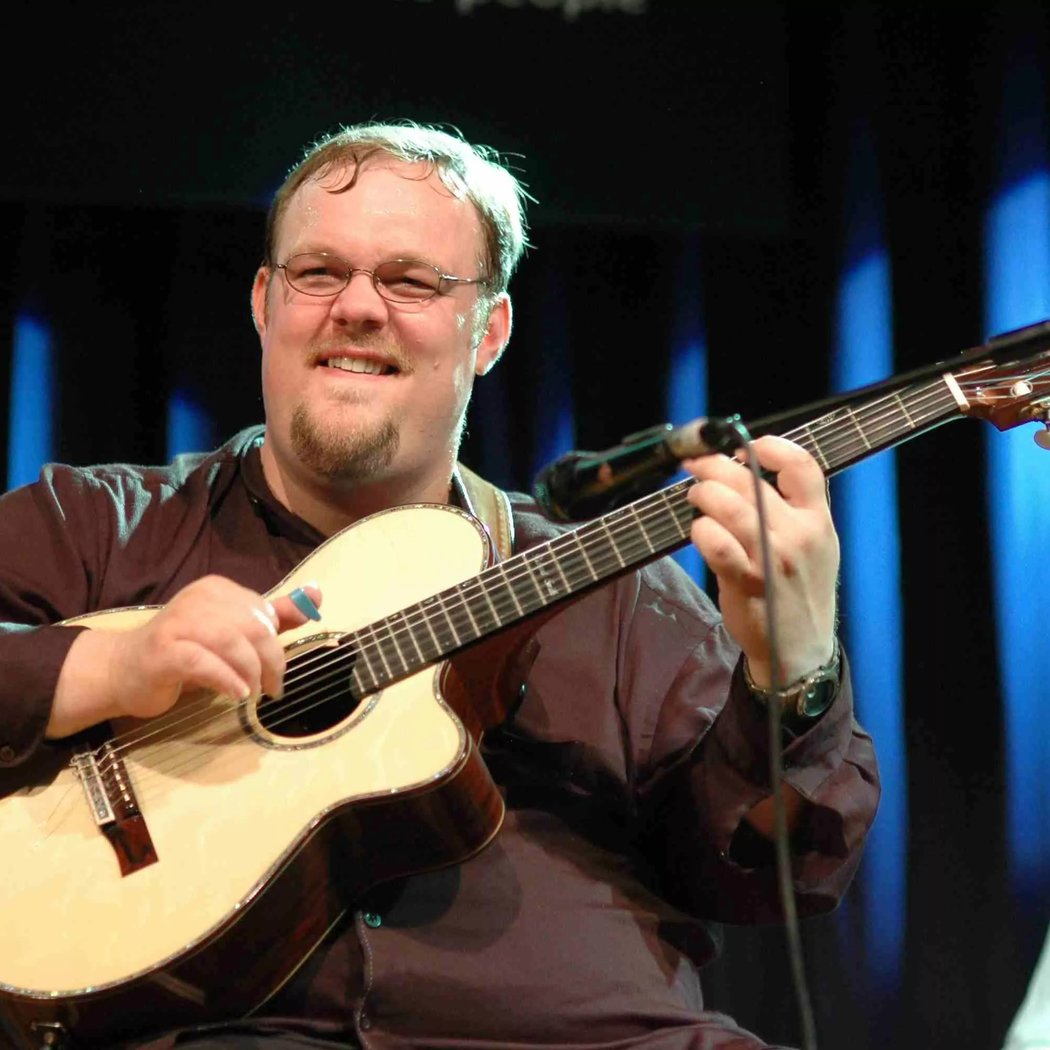 Richard Smith Fingerstyle Guitar Performance 1
