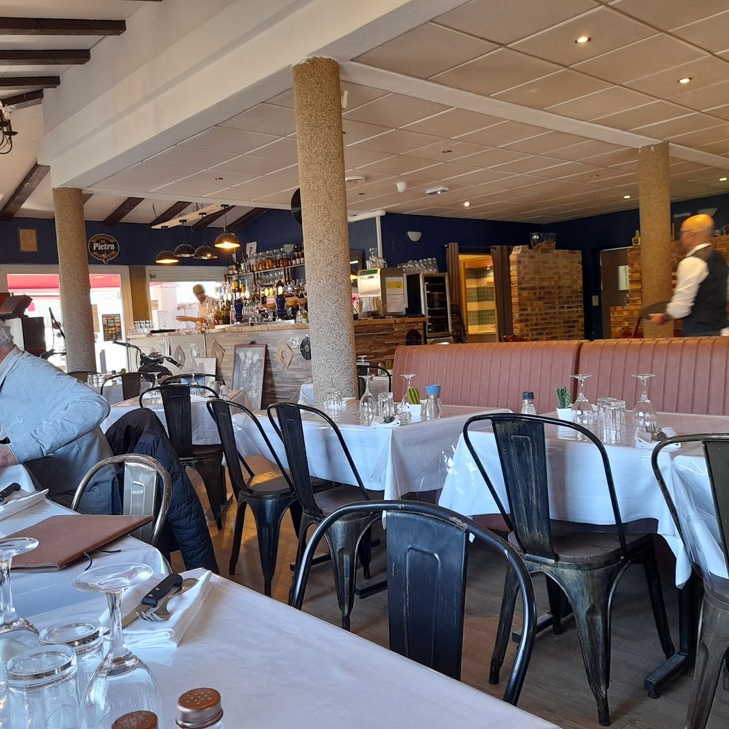 Charlie Café 2