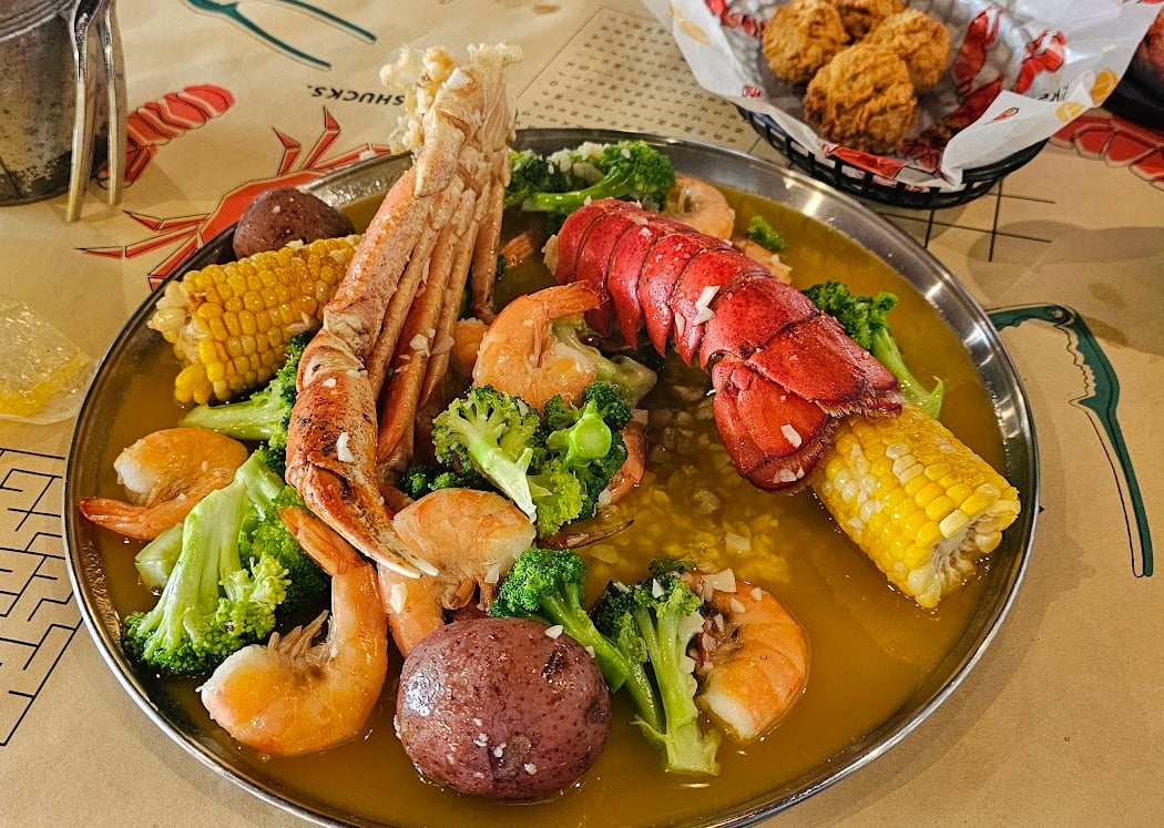 Hook & Reel Cajun Seafood & Bar 3