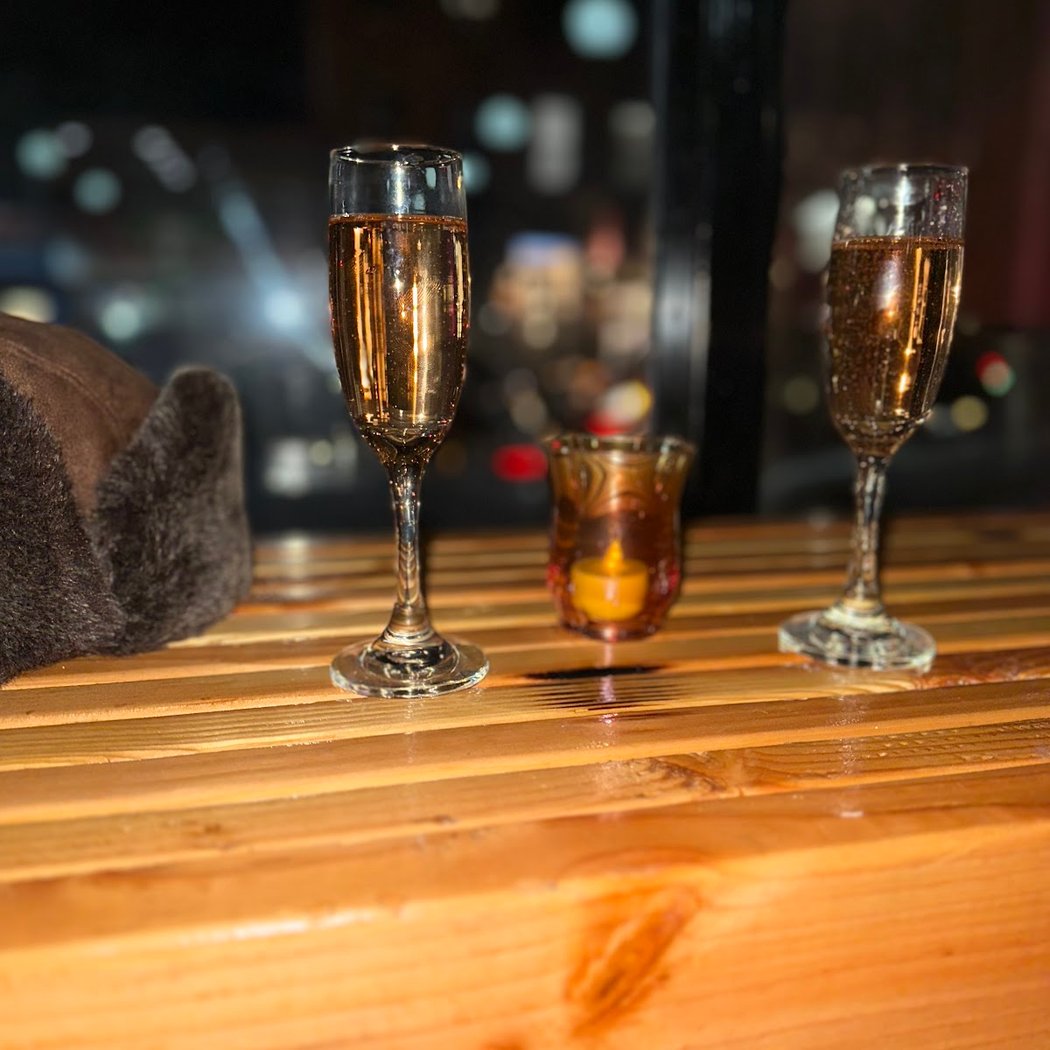 Z'z Wine and Beer Bar 3