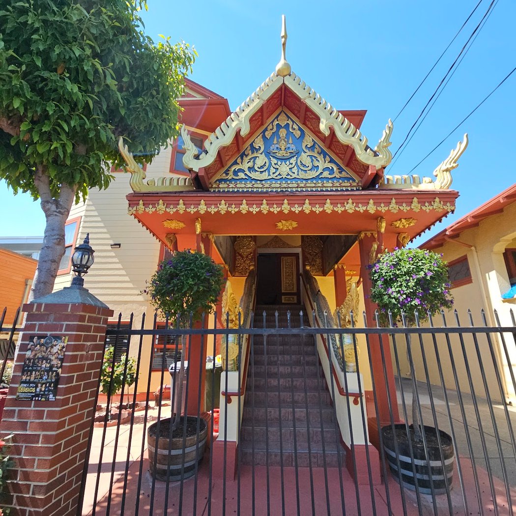 Sunday brunch at Wat Mongkolratanaram 2