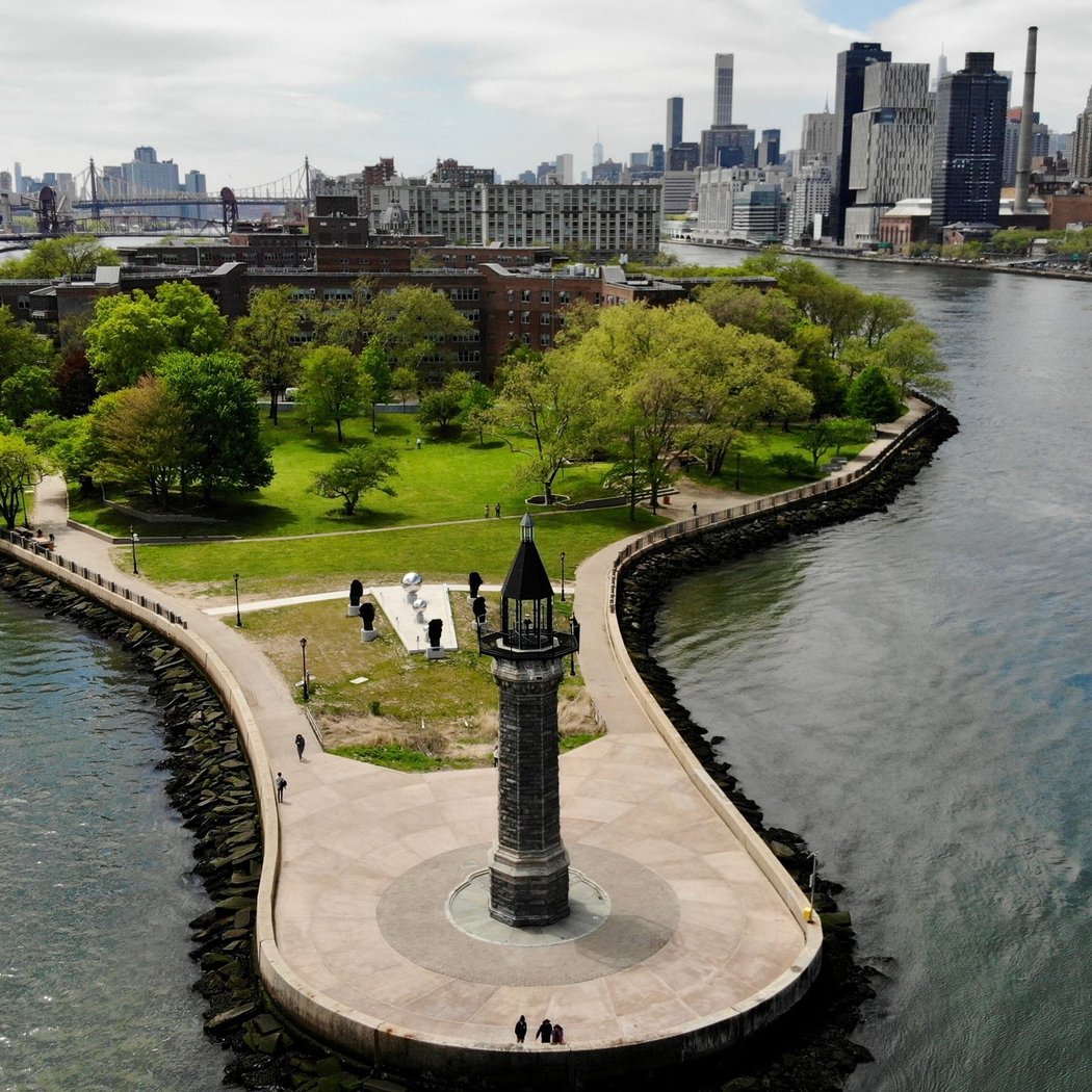 Roosevelt Island Lighthouse 1