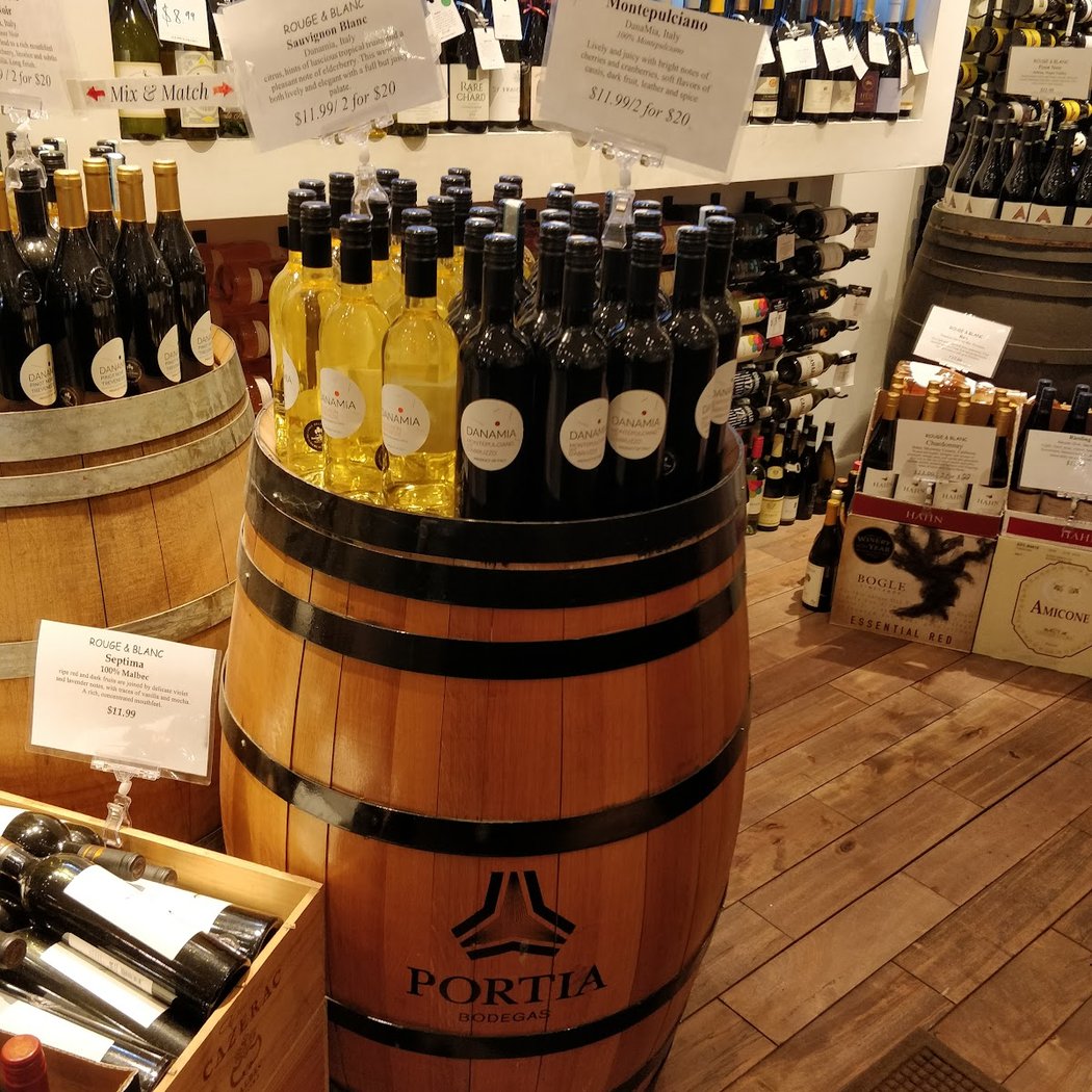Rouge & Blanc Wine and liquors 1