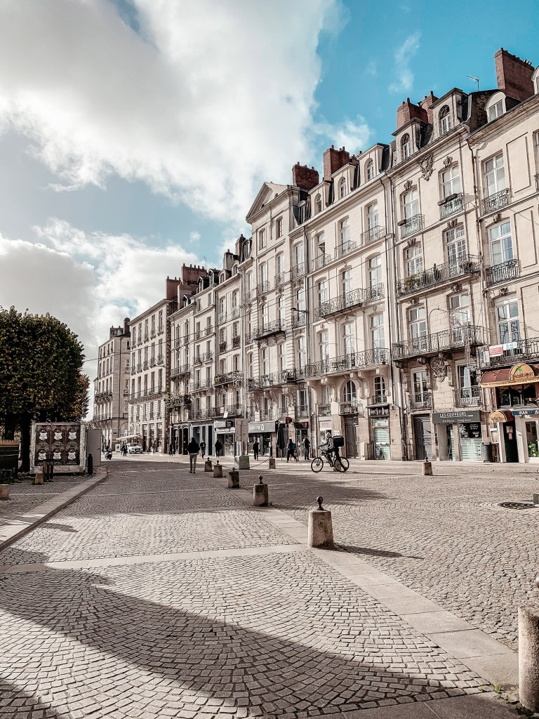 Place du Commerce 1
