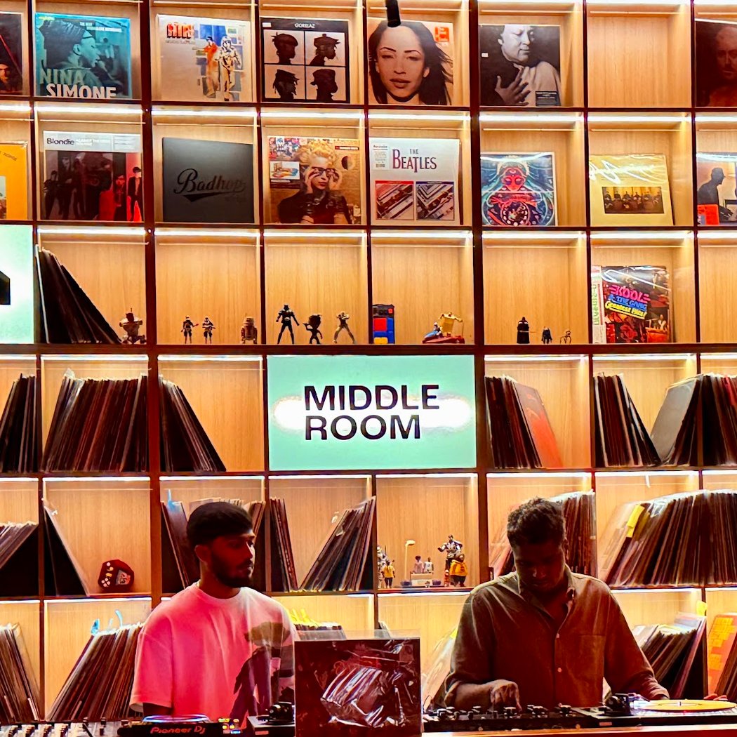 Middle Room || Listening Room 1