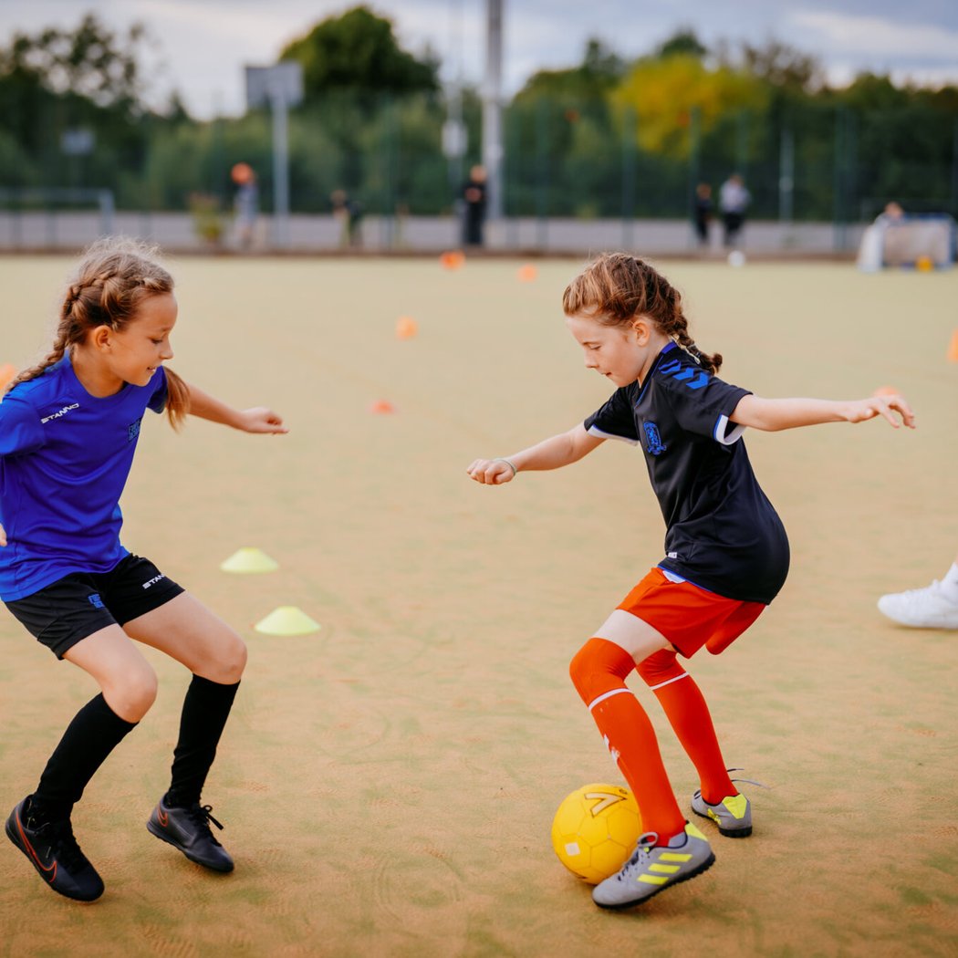 Girls Kick 1