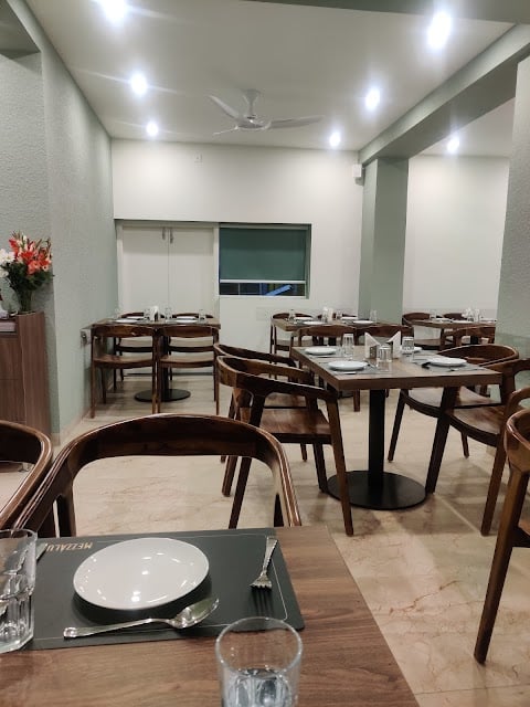 Mezzaluna Casual Dining 4