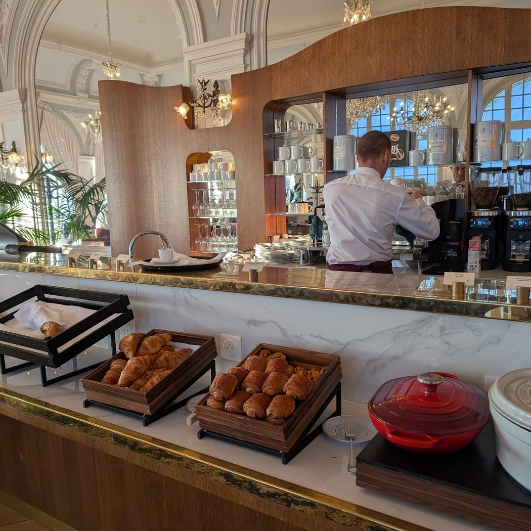 Le Café Pierre Hermé Paris - Hôtel Les Lumières Versailles 3