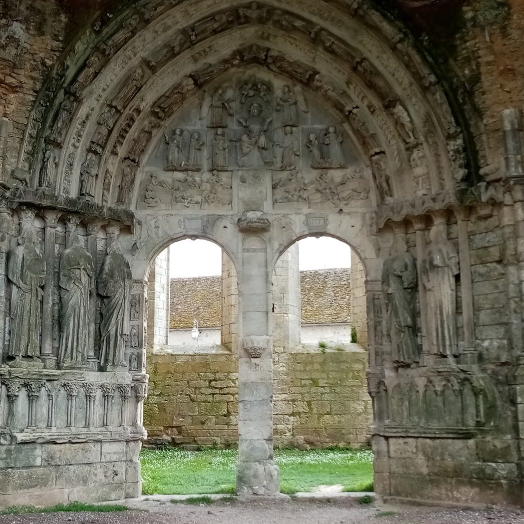 Larchant 4