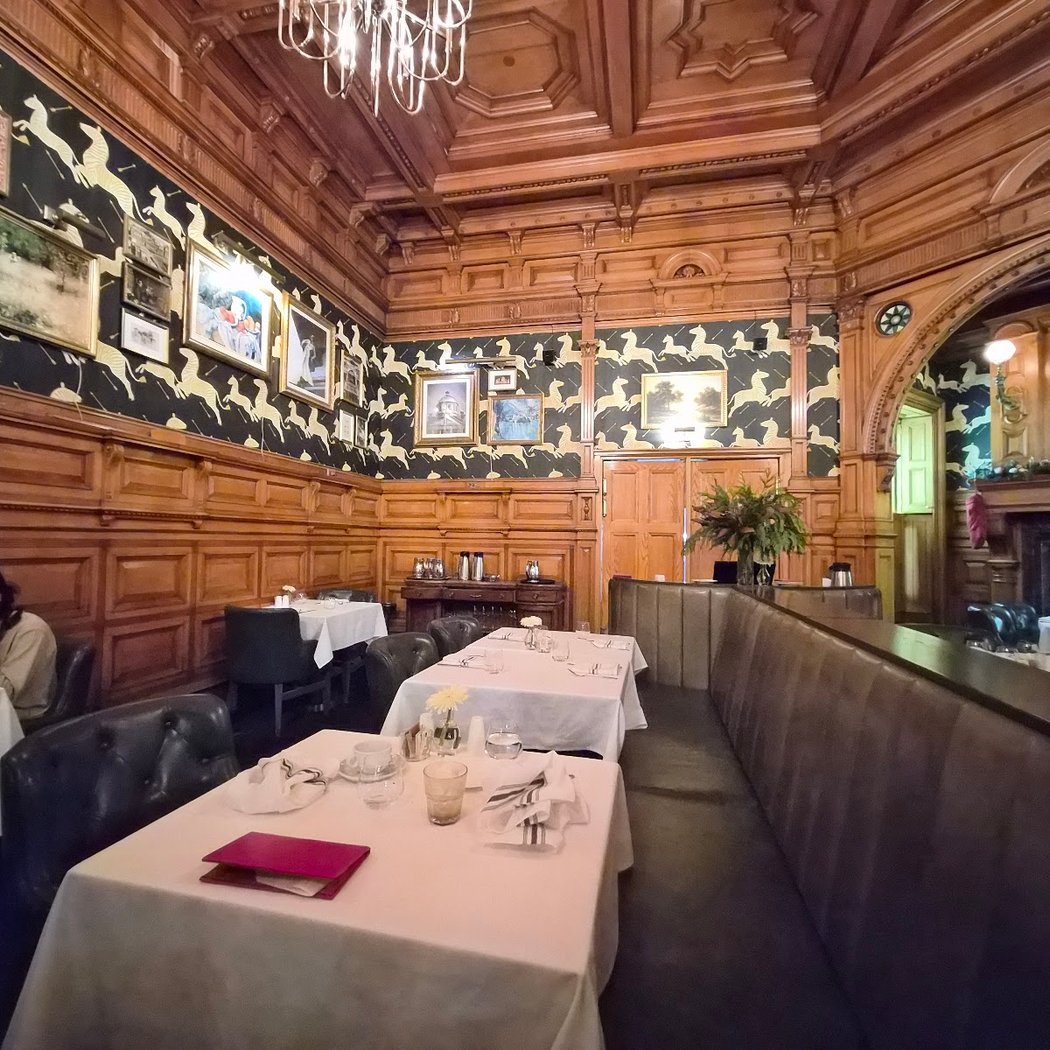Bar George 3