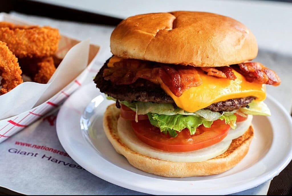 Nation's Giant Hamburgers & Great Pies 1