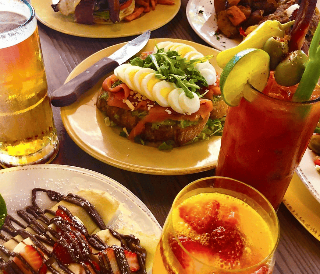 Crumbs Breakfast, Lunch & Bar 3