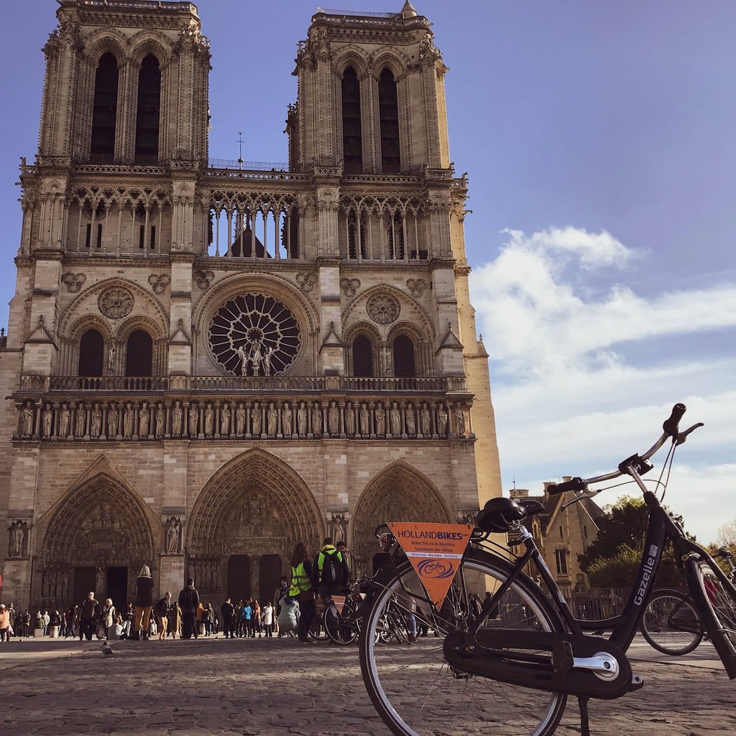 Holland Bikes - Notre Dame (Location vélos / Bike Rental | Pick & Go) 1