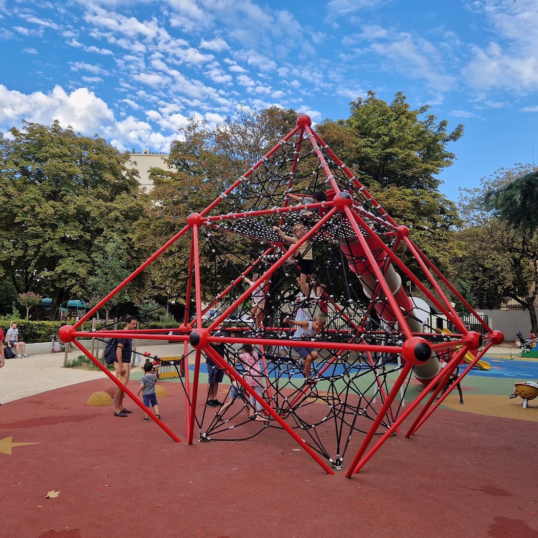 Pablo-Casals Square 1