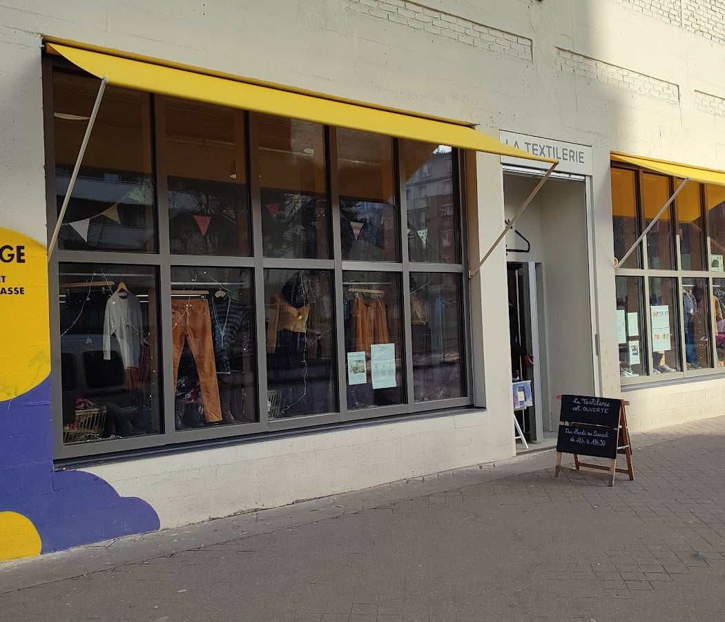 LA TEXTILERIE AU TLM : recyclerie textile, friperie et cours de couture 2