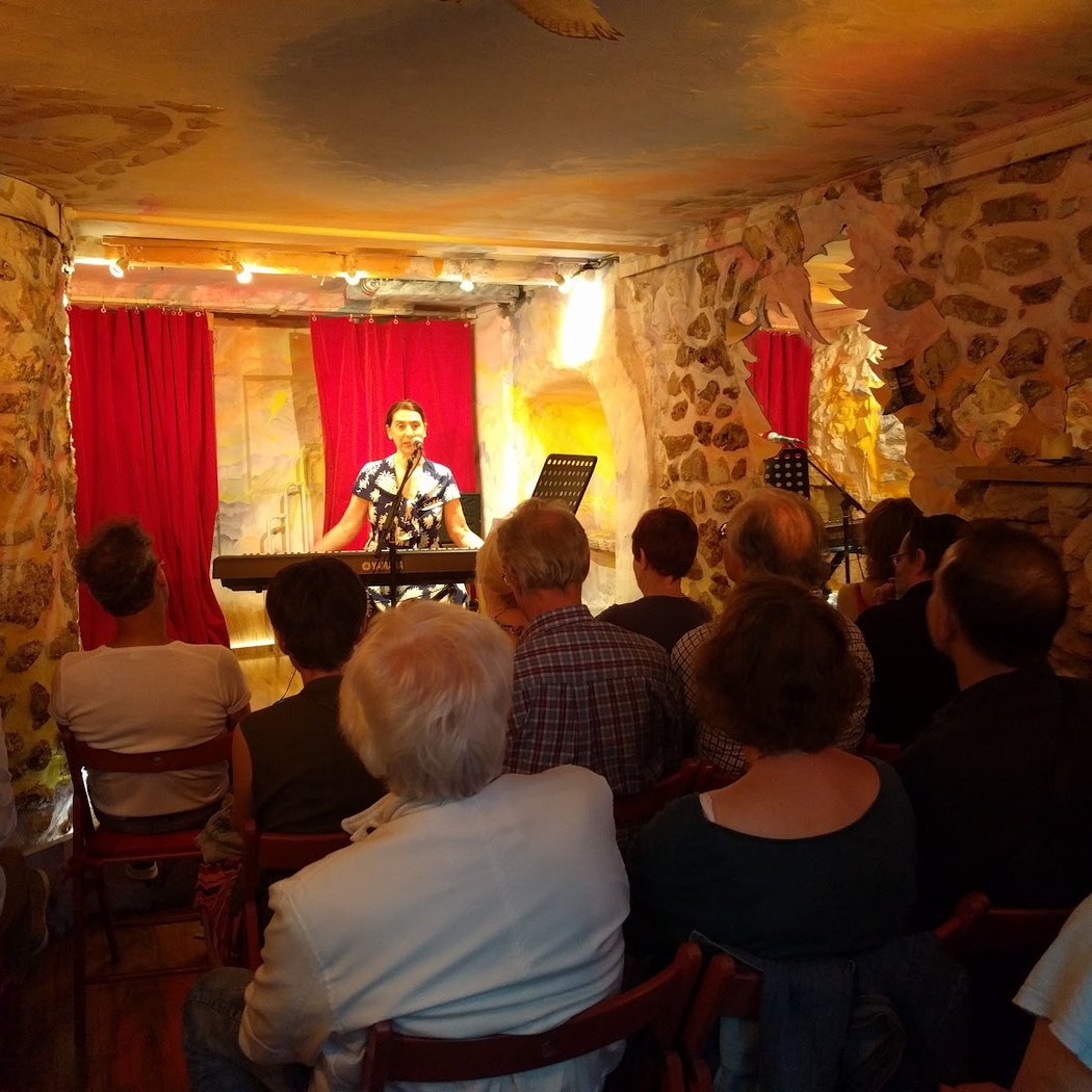 Au Petit Théâtre du Bonheur 3
