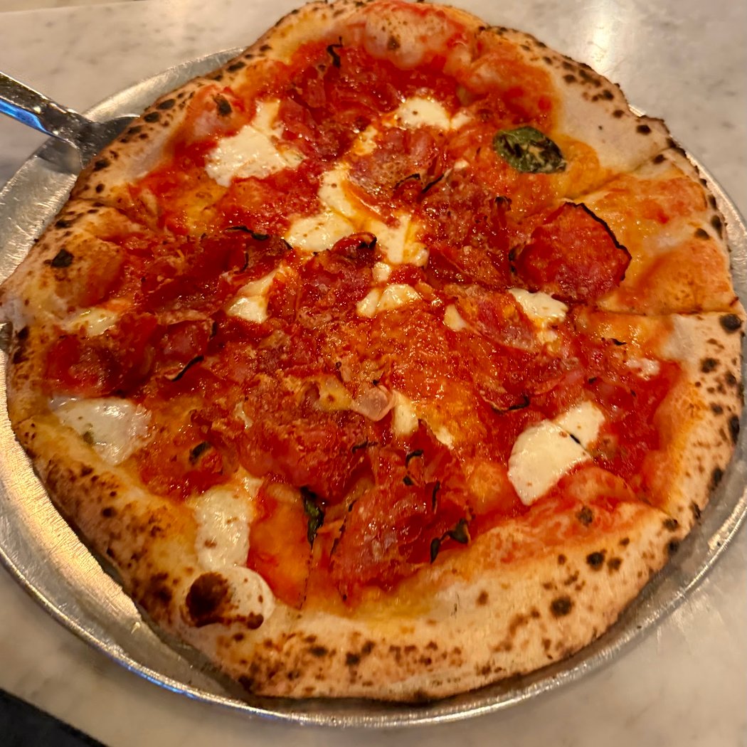 Aumm Aumm Pizzeria and wine bar at the brownstone 1