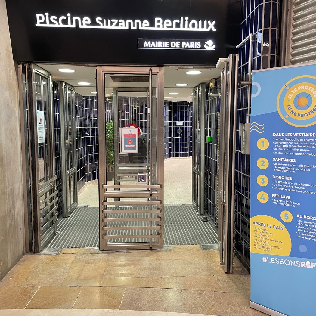 Suzanne Berlioux swimming pool 3