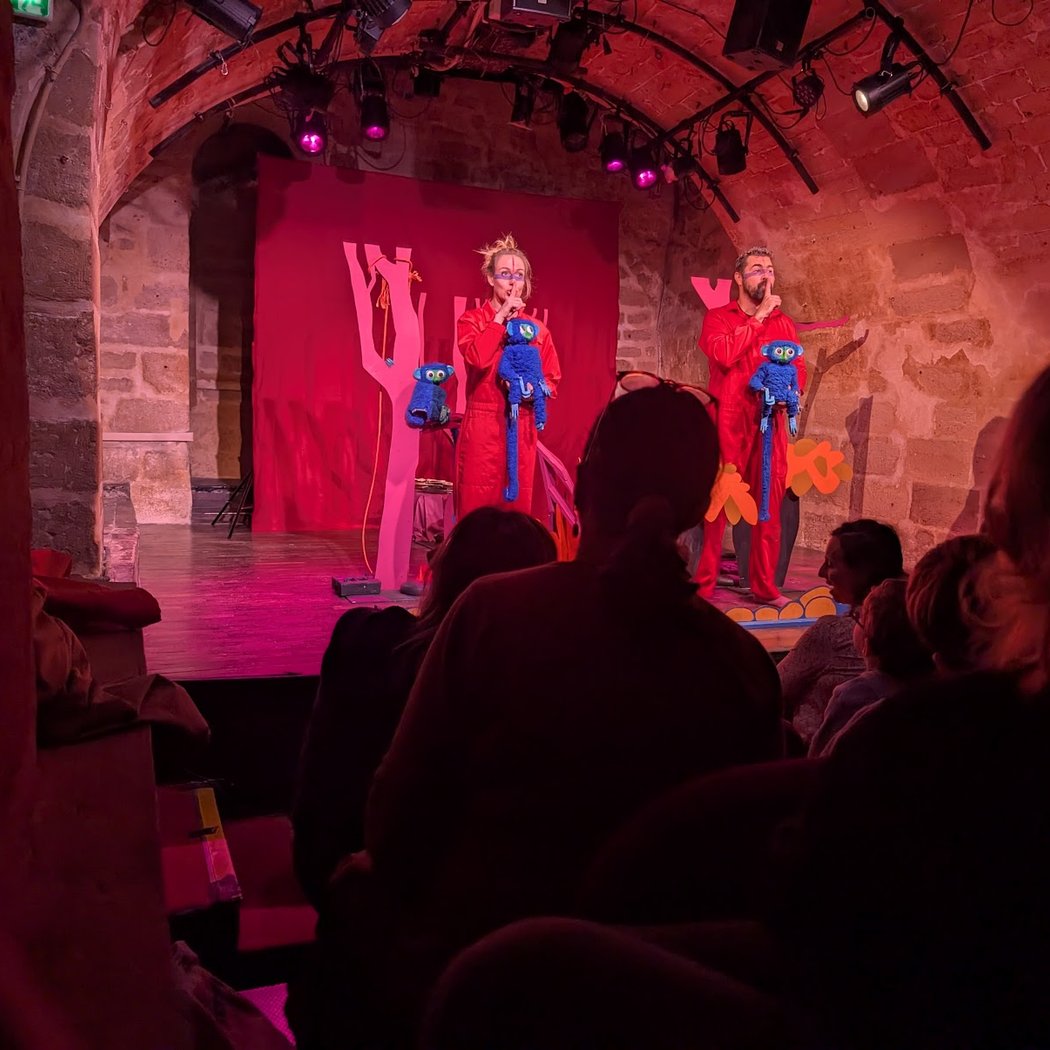 Le grand Chaperon Rouge et le petit loup 1
