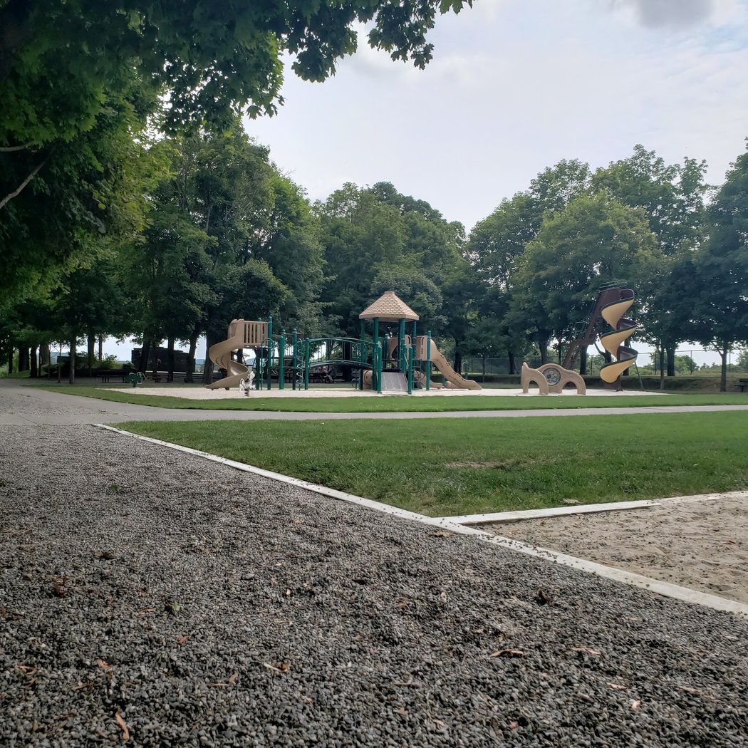 Tribute Gardens 3
