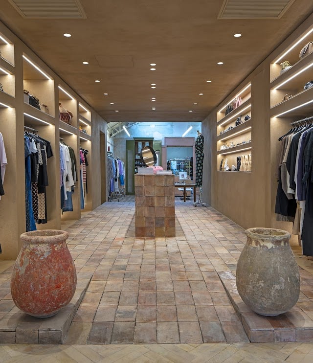 Jogging store 1
