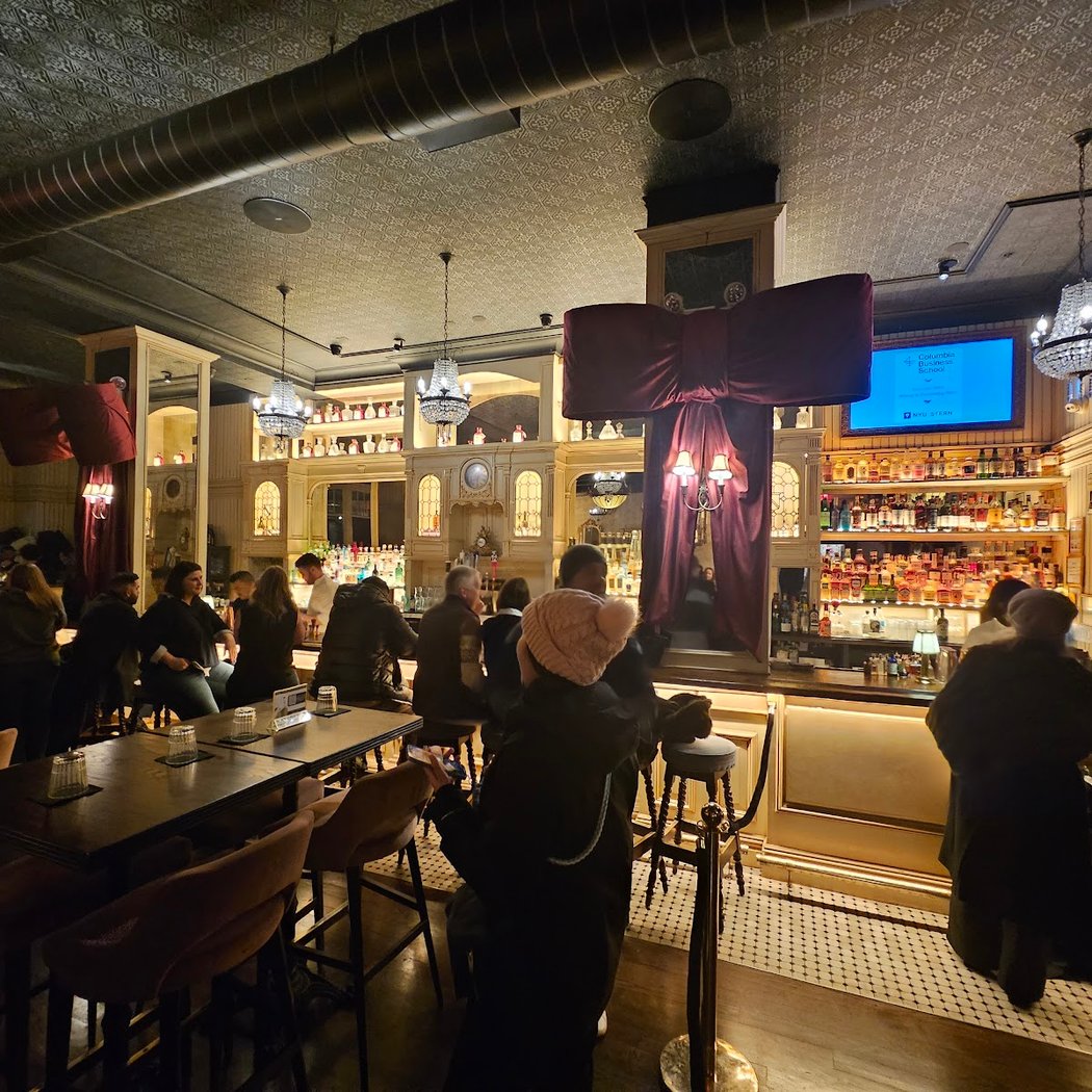 Sunday Brunch | Tables of 8 | Queer Women & Nonbinary Folks (30+) 1