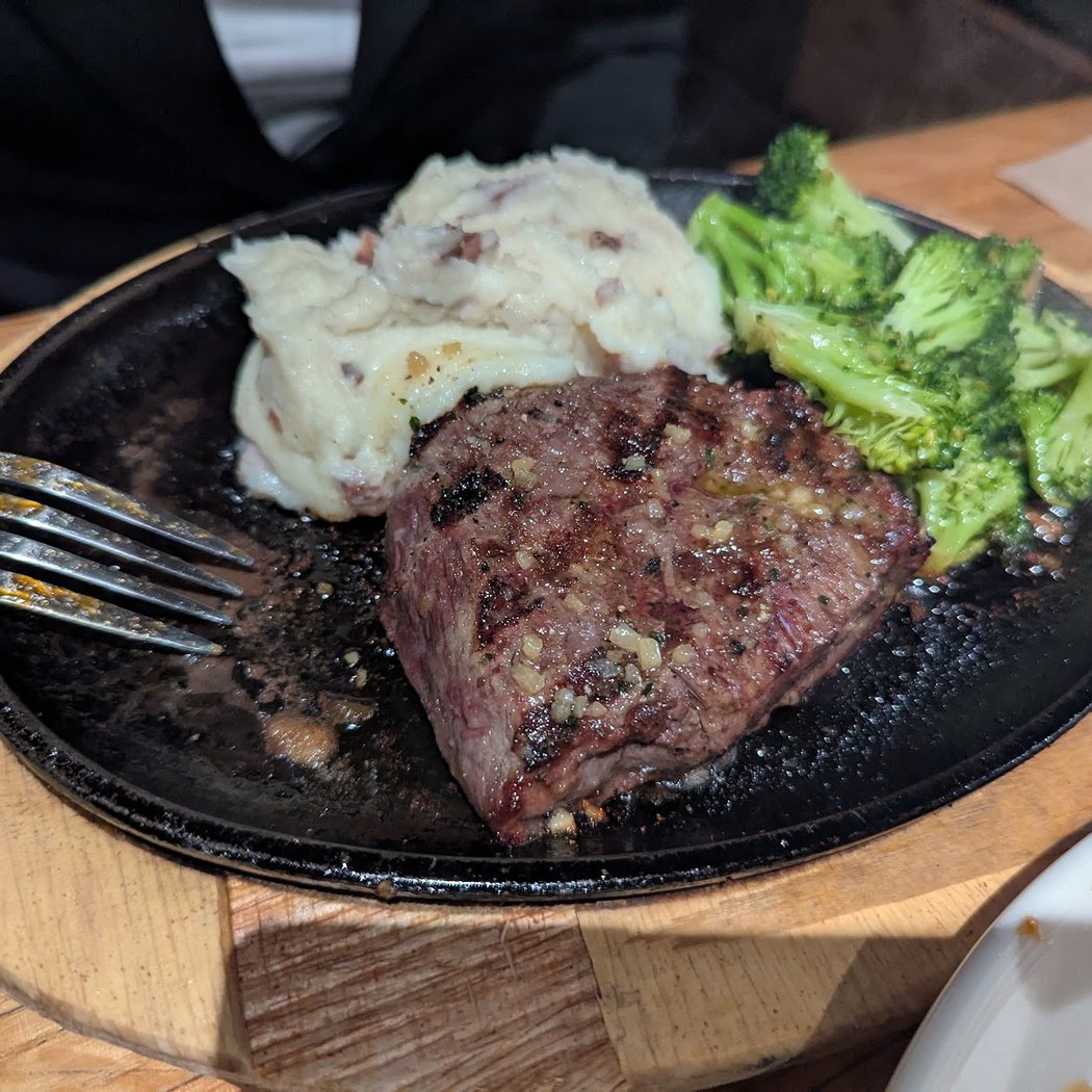 Applebee's Grill + Bar 1