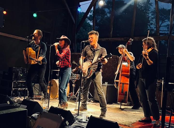 Le Backyard Country Family Band 1
