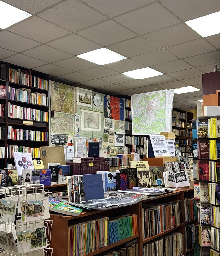 Nachts im Bücherkeller 1