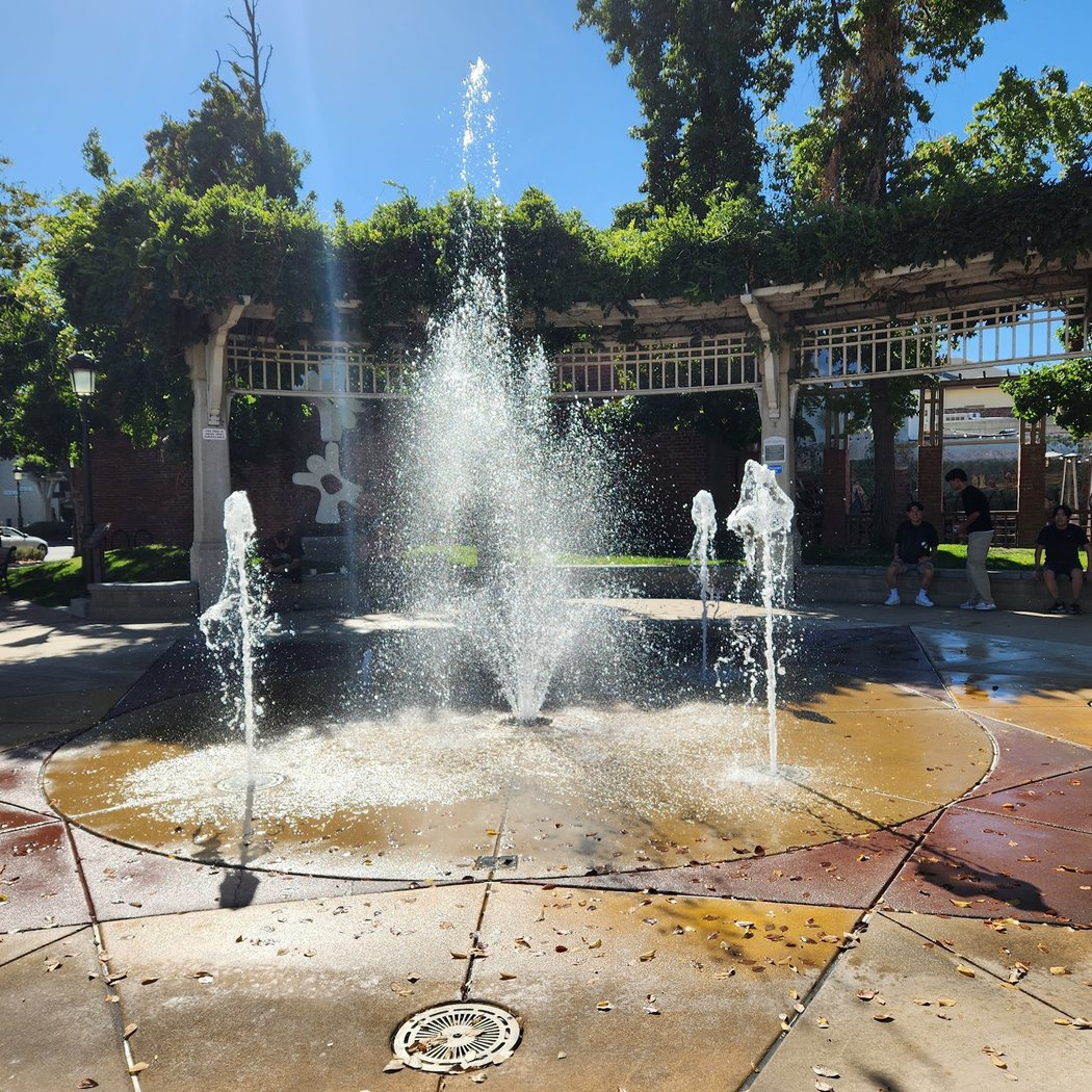 Lizzie Fountain Park 2