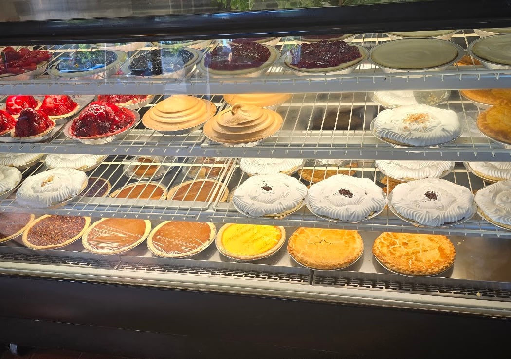 Nation's Giant Hamburgers & Great Pies 3