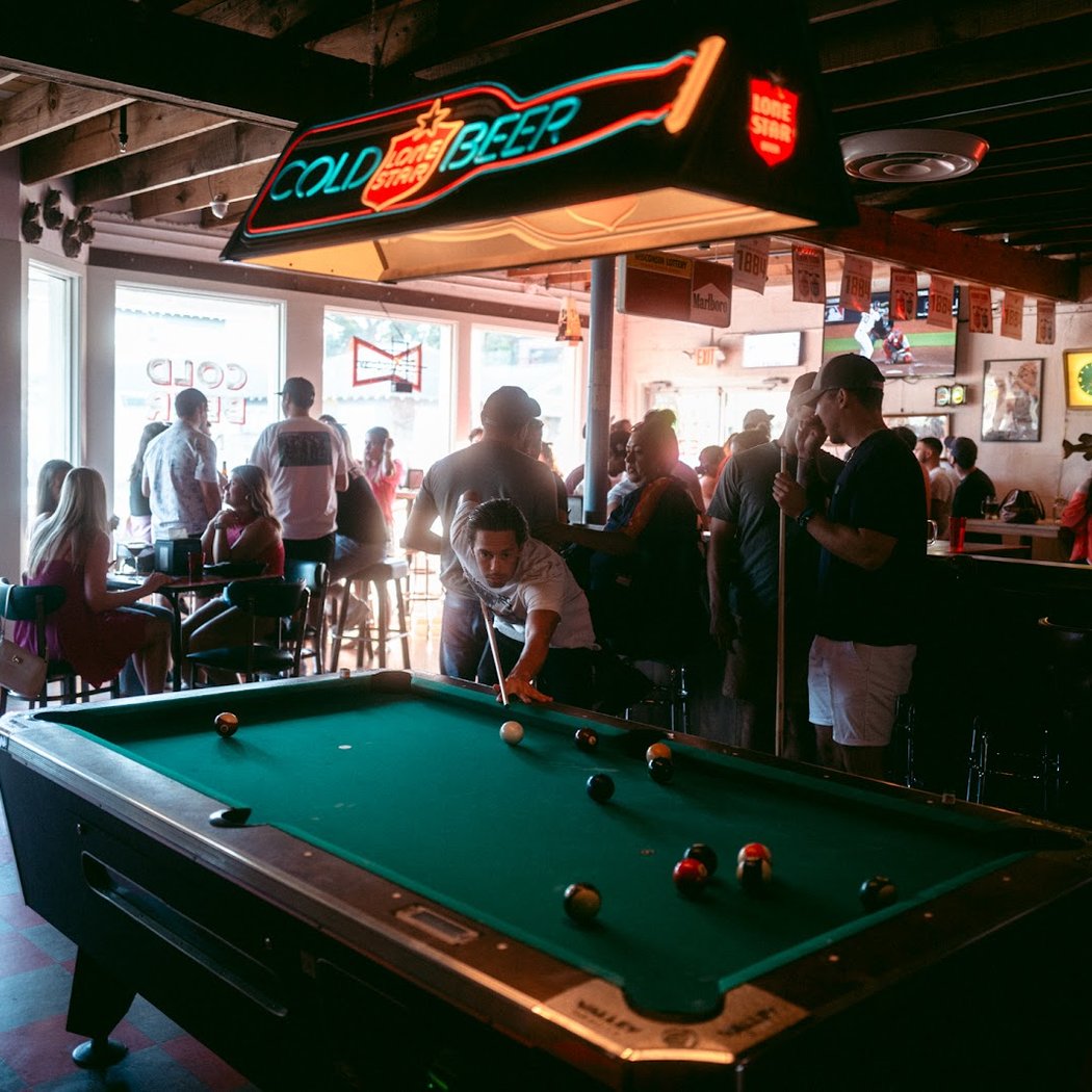 EZ's Liquor Lounge 4