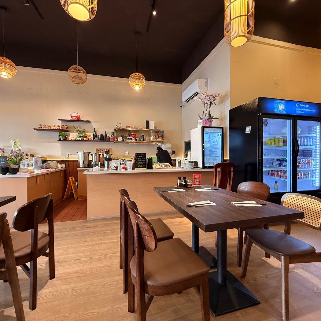 Nom Nom Bistro 2