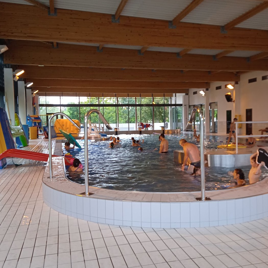 Swimming in the canton of Lencloître 1