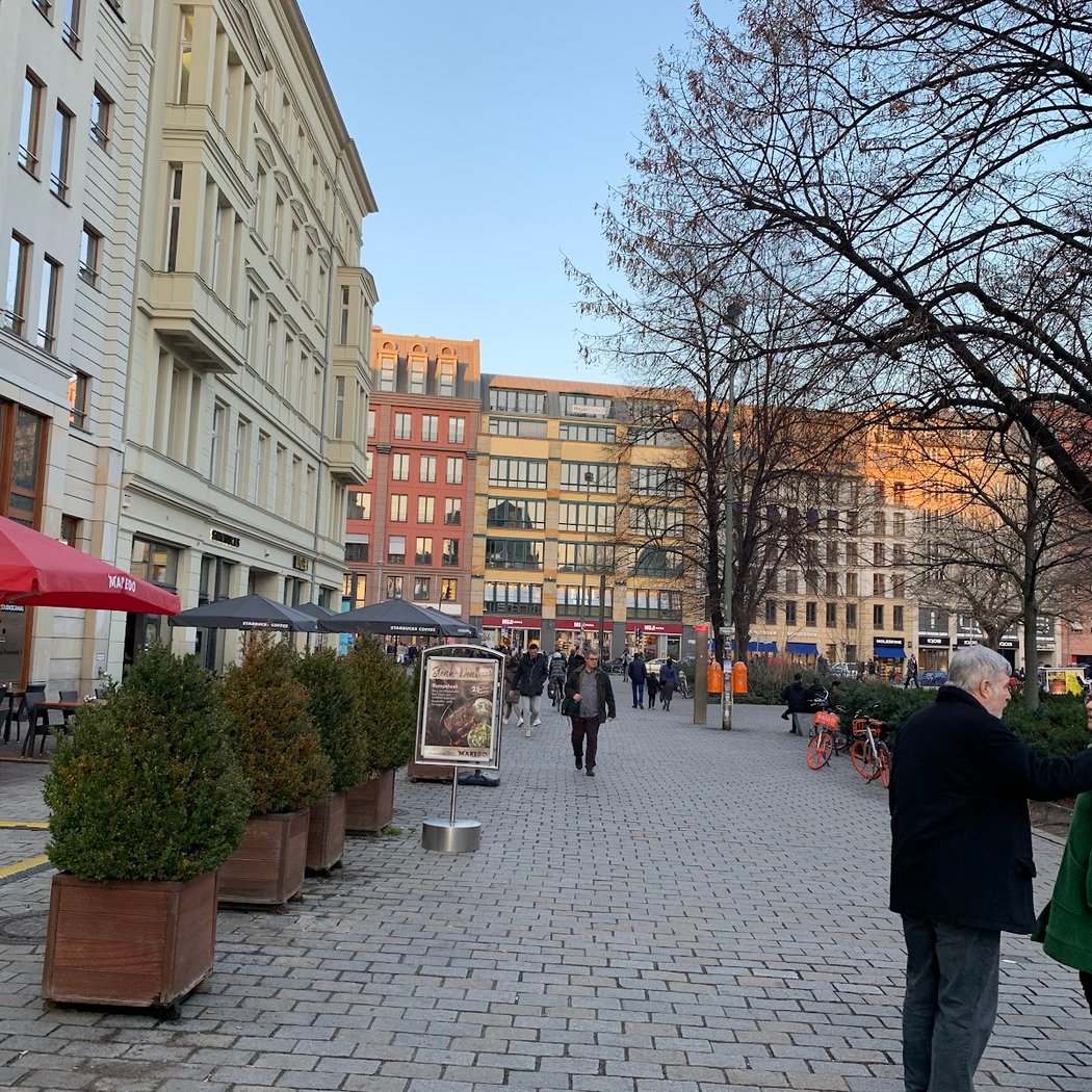 Hackescher Markt 2