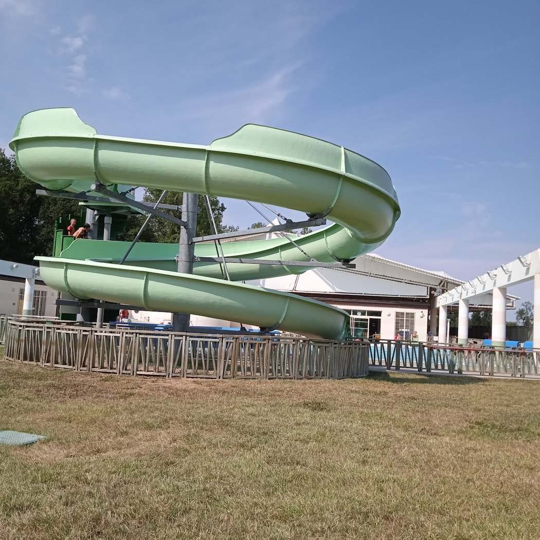 The Aquatic Center of Saint -Gervais-les-Trois-Clochers 2