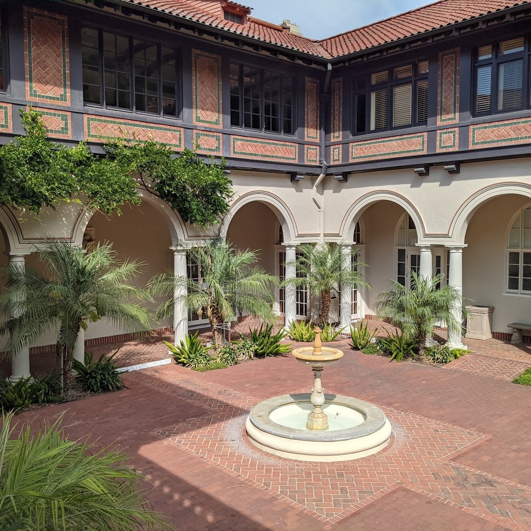 Summer Luncheons on the Villa’s Veranda