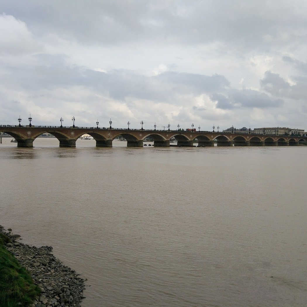 Pont de Pierre 2