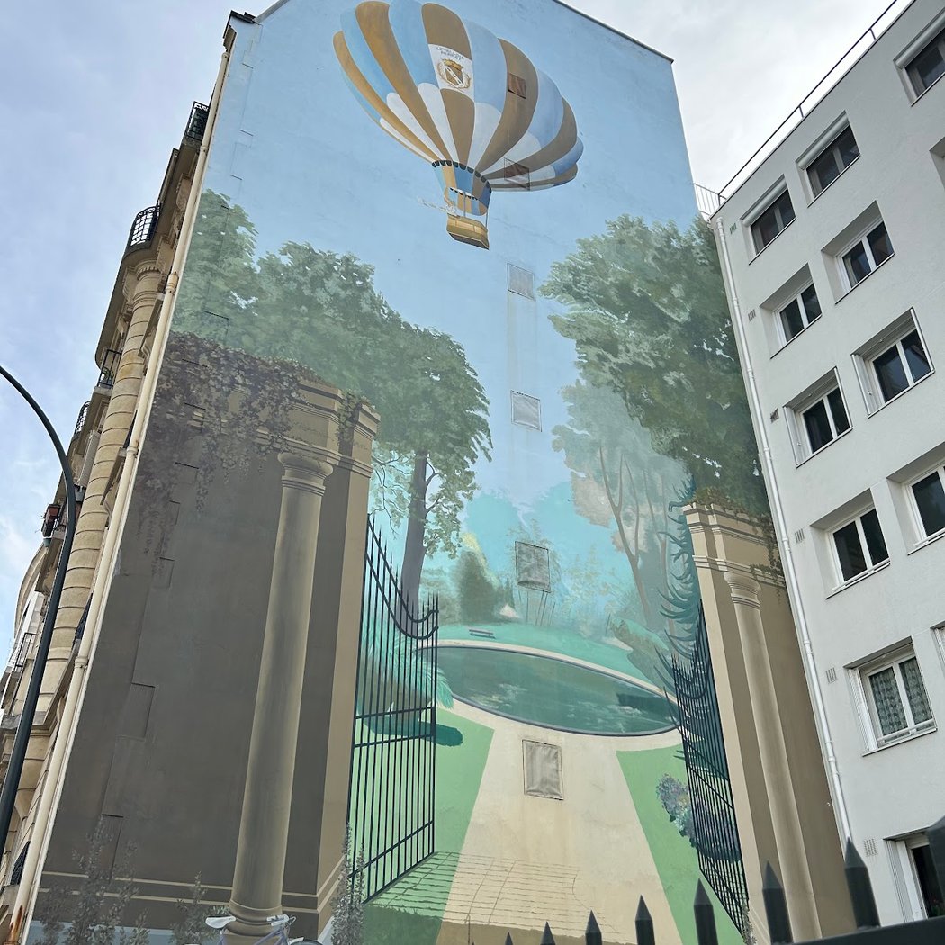 Fresque de la Montgolfière 1