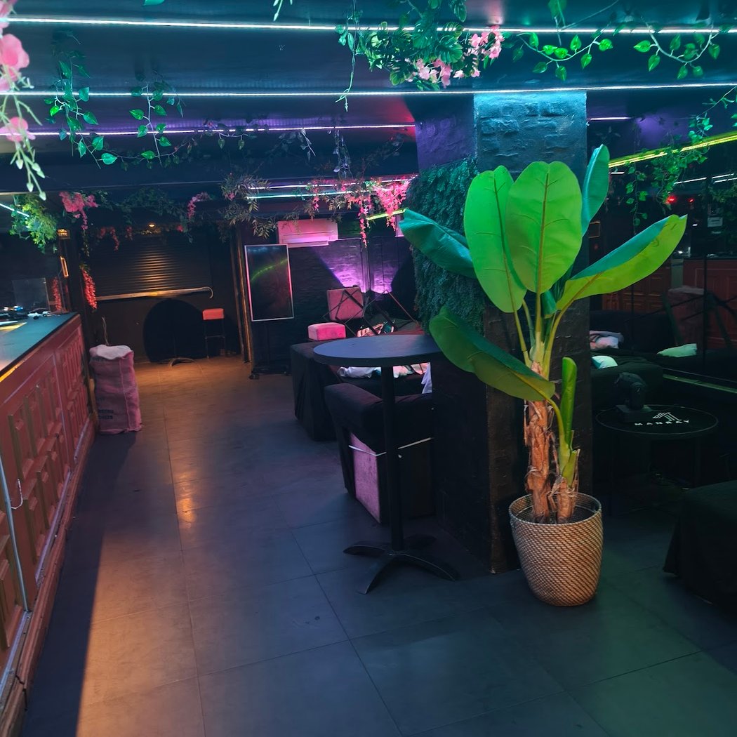 Manray Night Club 2