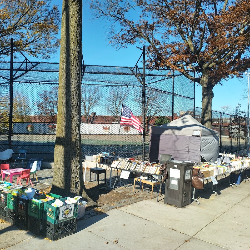 Sunnyside Book & Media Swap – Public Library & Donation Center 2