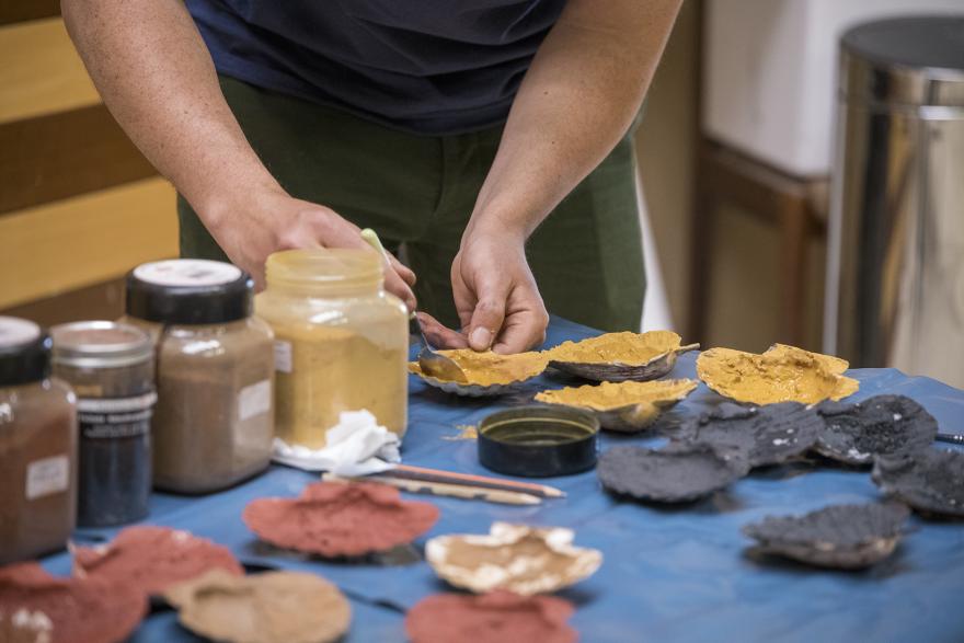 Étudier les vestiges des costumes des élites de l’âge du Bronze en Europe 1