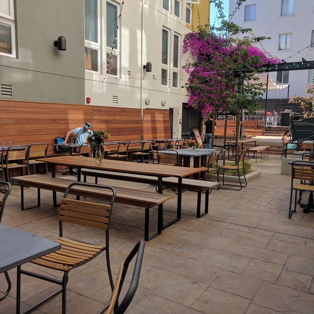 Raleigh's Pub 2