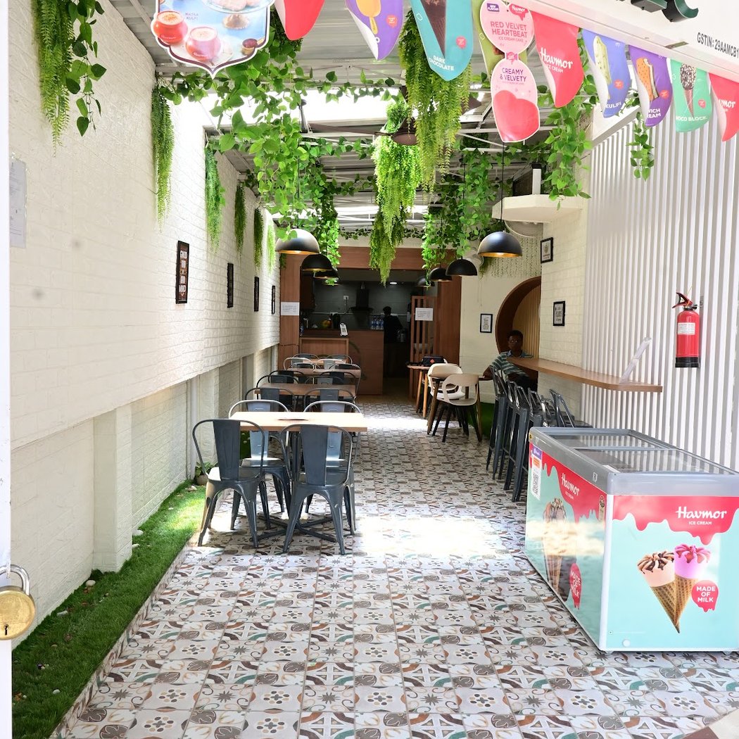 Q Tea Cafe 2