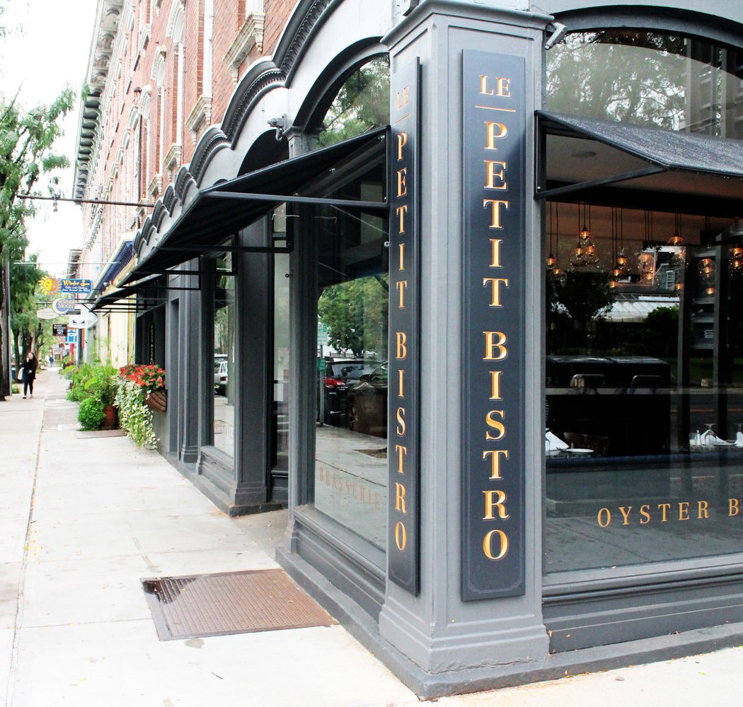 Le Petit Bistro 2